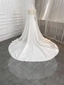 <span class=keywords><strong>Robe</strong></span> élégante en satin blanc avec corsage structuré sans bretelles et jupe trapèze avec manches perlées et épaules dénudées avec <span class=keywords><strong>voile</strong></span> - Product Image 5