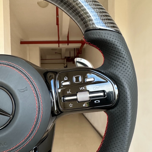 Volant en carbone Mercedes adapté pour la modification et la mise à niveau des classes C/E/S, ML320, CLS300, C200 - Product Image 4
