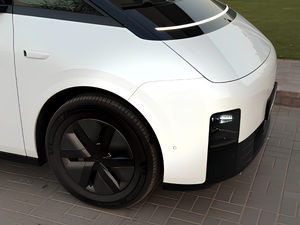 รถยนต์ไฟฟ้า Li Auto MEGA Ultra SUV ปี 2025 ระบบขับเคลื่อนสี่ล้อ ล้อแม็ก R18 เบาะหนัง หลังคาพาโนรามิกซันรูฟ - Product Image 5