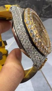 Montre mécanique automatique exceptionnelle en acier inoxydable, ornée de pierres de moissanite glacées, conçue pour la mode unisexe de luxe haut de gamme - Product Image 2