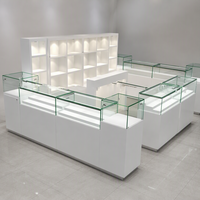Vitrines murales, comptoirs et îlots d'exposition en verre avec éclairage LED intégré pour l'ouverture de nouveaux magasins - Écologiques et durables
