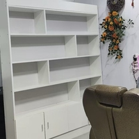 Meuble de présentation élégant et stable en bois pour salon de beauté, design raffiné et robuste