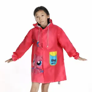 新款聚氯乙烯时尚卡通儿童雨衣带学校厚雨披防水儿童夹克