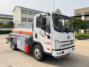 Camion-citerne FAW Euro 2 5 d'occasion et neuf de Chine, camion-citerne à huile pour transport spécial à vendre - Product Image 1