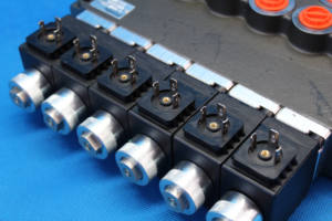 Válvula de Control Direccional Monobloque Hidráulica de 6 Bobinas Huamao 6Z80-AAAAAA-ES3-12/24VDC-G, Flujo de 95L/min, 250/300 Bares - Product Image 2
