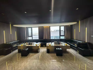 أثاث تجاري مخصص لغرف الكاراوكيه مع طاولات مضاءة بتقنية LED ومقاعد على شكل حرف U أو L - Product Image 3