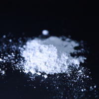 Poudre de mica synthétique blanche traitée à la lysine H7005LL JINTAI 4-6 µm, hydrofuge, émollient soyeux, étalabilité supérieure, cosmétique