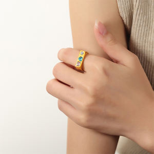 Estilo <span class=keywords><strong>de</strong></span> moda Anillo <span class=keywords><strong>de</strong></span> acero <span class=keywords><strong>de</strong></span> titanio Banda plateada <span class=keywords><strong>de</strong></span> alta calidad Característica <span class=keywords><strong>de</strong></span> luz Hipoalergénico <span class=keywords><strong>Precio</strong></span> bajo Joyería al por mayor - Product Image 6