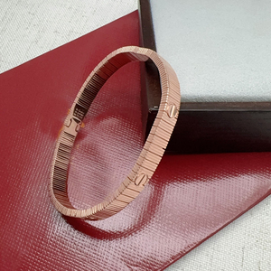 Nueva <span class=keywords><strong>Pulsera</strong></span> a Rayas de Moda, Oro en V, Acero de Titanio, Correa Única, Resistente al Agua - Product Image 3