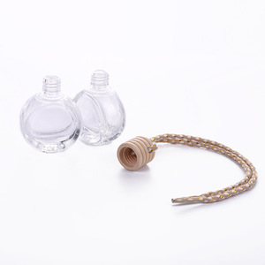 Venta al por mayor 10ml plano redondo coche colgante vidrio Perfume aromaterapia difusor botella cilindro recargable con tapas de madera - Product Image 6