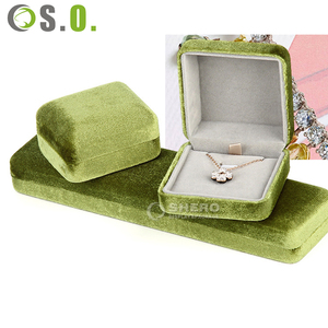 Estuche de Terciopelo Verde de Alta Gama para Joyería, Caja Personalizada para Collar y Colgante, Cajas de Terciopelo y Gamuza con Diseño Elegante, Caja de Franela para Collar - Product Image 1