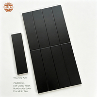 Carreaux de briques de métro artisanaux noirs de luxe 75x300 pour la décoration de café, carreaux muraux en porcelaine émaillée pour salle de bain