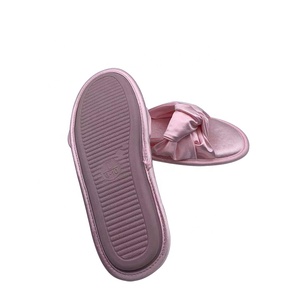 Zapatillas planas de satén personalizadas con punta abierta para mujer, alta calidad - Product Image 3