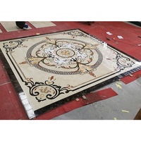 Hall d'entrée intérieur médaillon jet d'eau tapis pierre coupe marbre sol incrustation sol médaillons de marbre et motifs jet d'eau