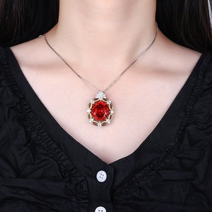 Collier pendentif floral rétro en cuivre plaqué or brossé, éco-responsable, avec zircon coloré 18*20mm, pour femme - Product Image 4