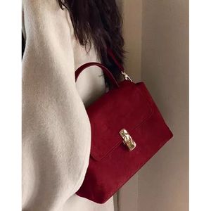 Nouveau Sac Fourre-tout Bandoulière de Luxe Vintage pour Mariée, Sac à Main Portable jusqu'à 1L, Rouge, pour Mariage, Filles, avec Deux Fermetures Éclair en PU - Product Image 3
