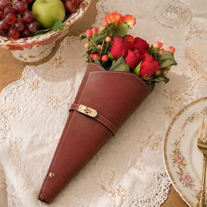 Suporte de Buquê de Couro Personalizado com Gravação, Bolsa Minimalista de Couro PU para Flores, Presente para o Dia das Mães, Bolsa Única para Lembrancinhas de Casamento - Product Image 4