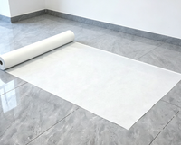 Bâche de protection blanche auto-adhésive non tissée pour peintre avec tissu de protection industriel imperméable pour la rénovation intérieure et la protection des sols