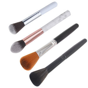 Brocha de Maquillaje Individual para Iluminador y Colorete Angulado, 3.5cm, con Mango de Plástico y Pelo de Nylon Ondulado, para Uso en Mejillas - Product Image 4