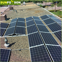 Système de montage solaire résidentiel, rails en aluminium, structure de montage au sol triangulaire pour installations de panneaux photovoltaïques sur toit plat