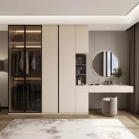 Ensemble coiffeuse et armoire sur mesure grande capacité, style ouvert, style léger et luxueux, armoire de chambre blanche avec portes vitrées