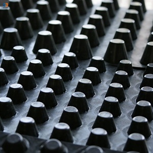 Planche <span class=keywords><strong>de</strong></span> drainage hautement résistante aux perforations et à <span class=keywords><strong>la</strong></span> corrosion, adaptée au renforcement du drainage des talus routiers. - Product Image 6