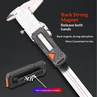 Lampu Klip Magnetik Tiga Sumber Cahaya Putih Persegi Kecil Baru Senter LED Mini Kuat untuk Penggunaan Sehari-hari Olahraga Luar Ruangan