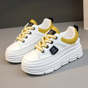 Nuevos zapatos de <span class=keywords><strong>mujer</strong></span> transpirables con suela gruesa <span class=keywords><strong>y</strong></span> superficie de cuero elevada para uso informal - Product Image 2