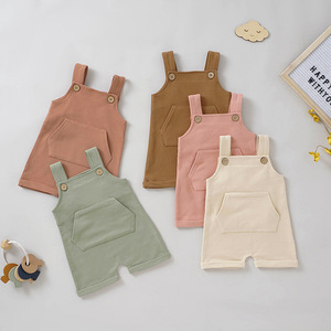 Однотонные короткие комбинезоны для малышей с регулируемыми лямками из органического хлопка - Product Image 1