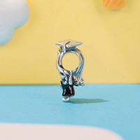 Breloque en alliage plaqué argent pour femme, motif dessin animé fille diplômée avec toque et diplôme, pendentif mignon, cadeau de bijoux unisexe