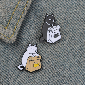 Kunying-insignia en forma de gato chapado en oro, Pin de solapa esmaltado personalizado de dibujos animados de animales - Product Image 1