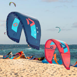 Planche à voile gonflable portable bleue/rouge en stock du fabricant pour sports nautiques extrêmes, surf et kitesurf - Product Image 1