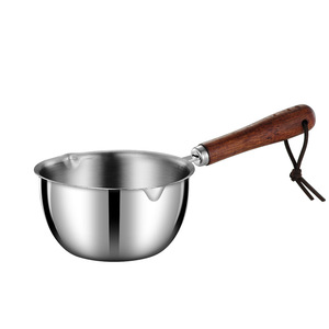 หม้อเทน้ำมันสแตนเลส 304 ขนาดเล็ก 300 มล. ด้ามจับไม้ ทนความร้อน สำหรับน้ำมันร้อน - Product Image 1