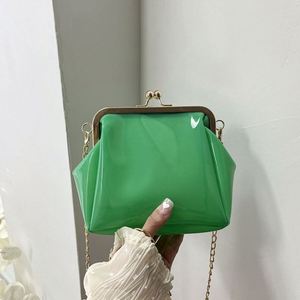 Bolso Bandolera Transparente de PVC Impermeable y Duradero con Cierre Kiss Lock, Diseño OEM - Product Image 4