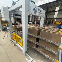 Machine de fabrication de briques entièrement automatique QT4-15 à faible investissement pour briques creuses, pleines et pavés autobloquants en béton