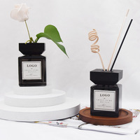 Bouteille diffuseur de roseau carré en verre de fleur de luxe unique Hotsale pour la décoration intérieure bouteille d'arôme de 200ml avec boîte