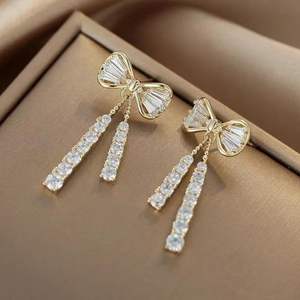 Boucles d'oreilles pendantes en chaîne argentée avec pompons pour femmes, mode coréenne, simples, torsadées, géométriques, pendantes, bijoux féminins - Product Image 1