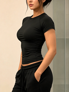 Haut court sans couture à manches raglan pour femme, coupe ajustée, extensible, pour le sport, le yoga et le fitness, avec logo personnalisé, abordable - Product Image 3