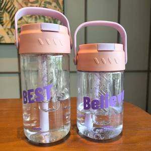 Vendita calda estate portatile 600ml bottiglia <span class=keywords><strong>di</strong></span> acqua <span class=keywords><strong>di</strong></span> grande capacità in plastica trasparente con filtro e paglia per bere direttamente il tè - Product Image 4