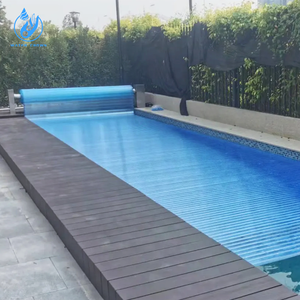 Rouleau de couverture flottant à lamelles de bobine de <span class=keywords><strong>piscine</strong></span> <span class=keywords><strong>en</strong></span> <span class=keywords><strong>plastique</strong></span> <span class=keywords><strong>dur</strong></span> automatique <span class=keywords><strong>en</strong></span> polycarbonate <span class=keywords><strong>rigide</strong></span> avec télécommande pour que les gens se tiennent dessus - Product Image 3