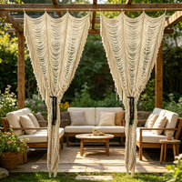 Rideau en macramé fait main, style bohème, en coton tissé avec des pompons, pour décoration murale extérieure, patio, mariage, ou toile de fond.