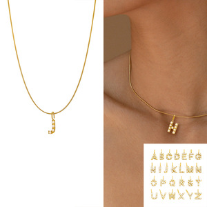 Colgante de Perla con Inicial |   Colgante de Letra del Alfabeto en Acero Inoxidable Chapado en Oro PVD de 18K para la Creación de Joyas |   Impermeable e Hipoalergénico - Product Image 3