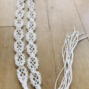 Ceinture en macramé blanc magnifiquement faite à la main - Product Image 1