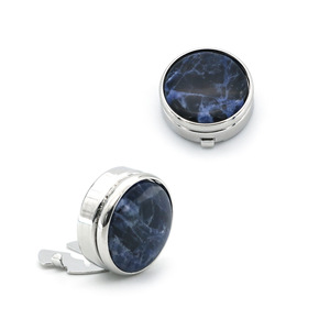 Cubrebotones Redondos de Diseño Clásico con Gema Semipreciosa Azul y Mancuernillas - Product Image 1