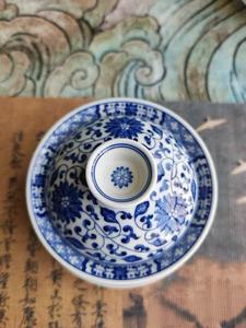 Service à thé 3 pièces Jingdezhen, Gaiwan bleu sous glaçure peint à <span class=keywords><strong>la</strong></span> main, motif lotus complexe conçu par le maître Mengli - Product Image 6