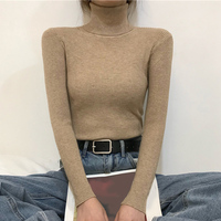En stock vente en gros de hauts tricotés pull d'hiver à col roulé couleur unie pull Slim Fit pour femmes pull en tricot à manches longues