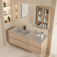 Meuble-lavabo George personnalisé en MDF laqué avec grand évier, panneau cannelé, plateau en marbre naturel et miroir intelligent LED pour salle de bain