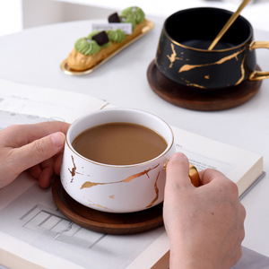 Tazza da caffè in ceramica piatto in legno tazza da tè piattino e cucchiaio in bambù tazze in porcellana per Espresso <span class=keywords><strong>Cappuccino</strong></span> con motivo in marmo dorato - Product Image 3