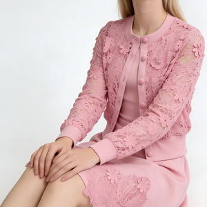 Cárdigan de Encaje Bordado de Manga Larga Color Rosa <span class=keywords><strong>y</strong></span> Elegante Vestido con Dobladillo de Encaje - Product Image 1