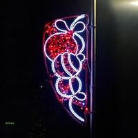 Décoration extérieure de Noël et d'Halloween en gros, motif de rue 3D LED IP65 en forme de boîte cadeau, à monter sur poteau, lumières à intensité variable